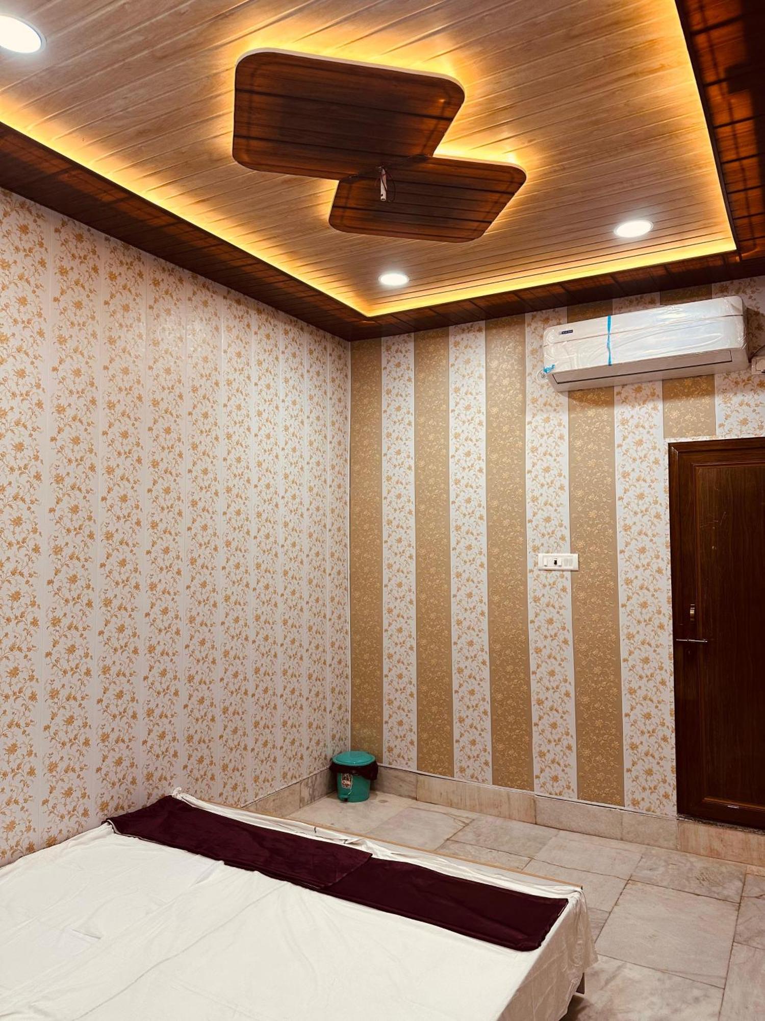 Hotel Raju Homestay Ayodhya 150 Meters From Shree Ram Janmbhoomi Temple 200 Meters From Ayodhya Dham Railway Station Exteriér fotografie
