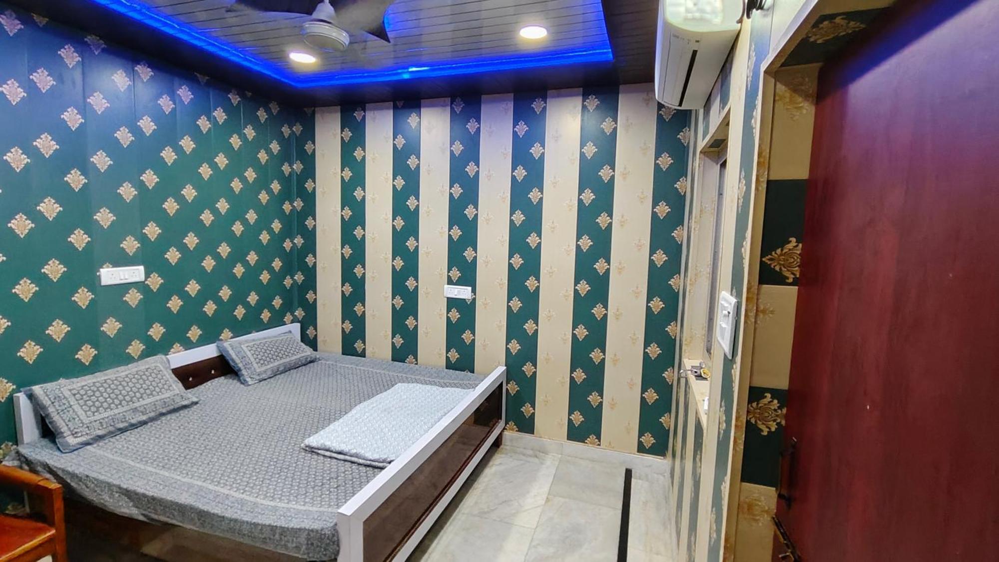 Hotel Raju Homestay Ayodhya 150 Meters From Shree Ram Janmbhoomi Temple 200 Meters From Ayodhya Dham Railway Station Exteriér fotografie