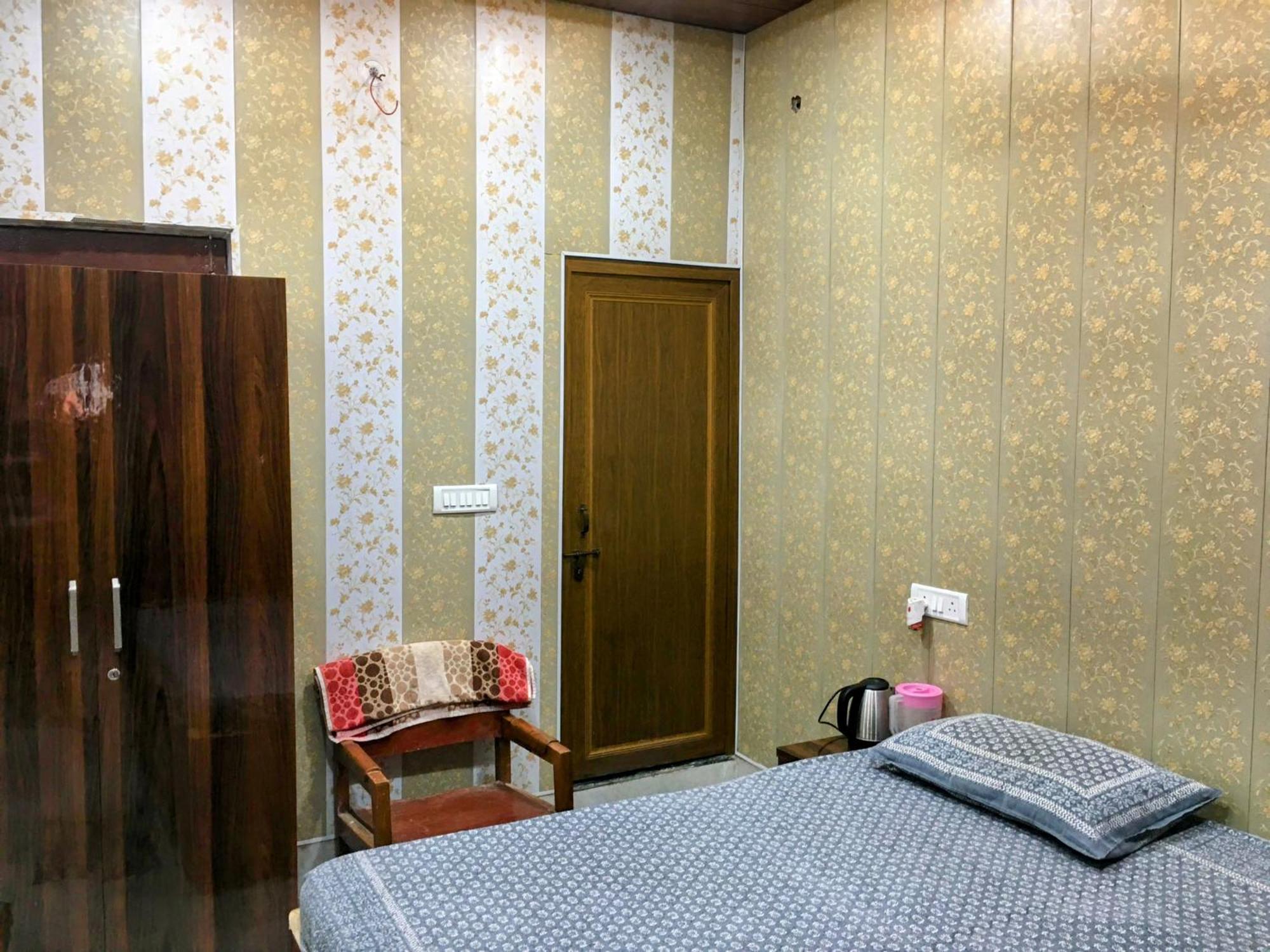 Hotel Raju Homestay Ayodhya 150 Meters From Shree Ram Janmbhoomi Temple 200 Meters From Ayodhya Dham Railway Station Exteriér fotografie