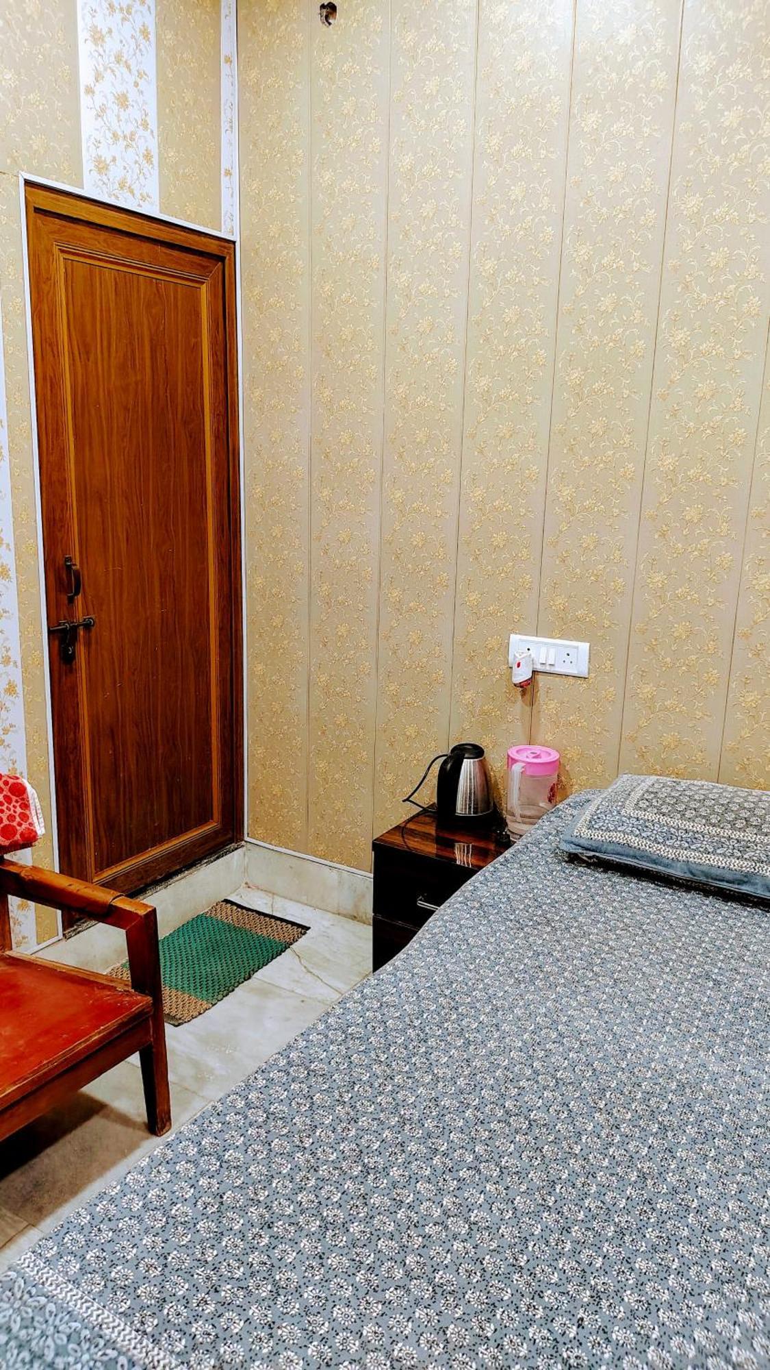 Hotel Raju Homestay Ayodhya 150 Meters From Shree Ram Janmbhoomi Temple 200 Meters From Ayodhya Dham Railway Station Exteriér fotografie