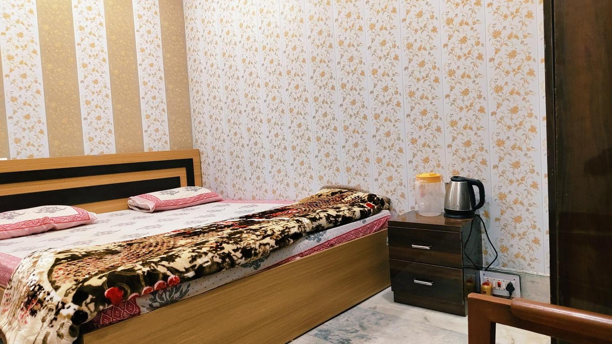 Hotel Raju Homestay Ayodhya 150 Meters From Shree Ram Janmbhoomi Temple 200 Meters From Ayodhya Dham Railway Station Exteriér fotografie