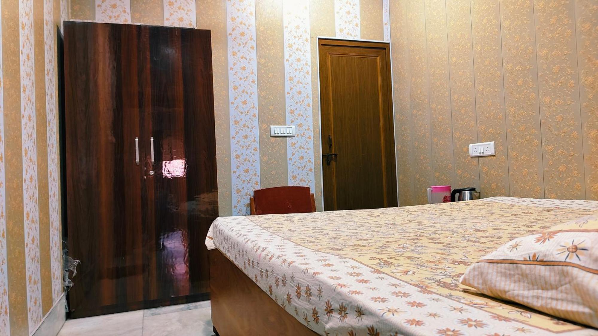 Hotel Raju Homestay Ayodhya 150 Meters From Shree Ram Janmbhoomi Temple 200 Meters From Ayodhya Dham Railway Station Exteriér fotografie