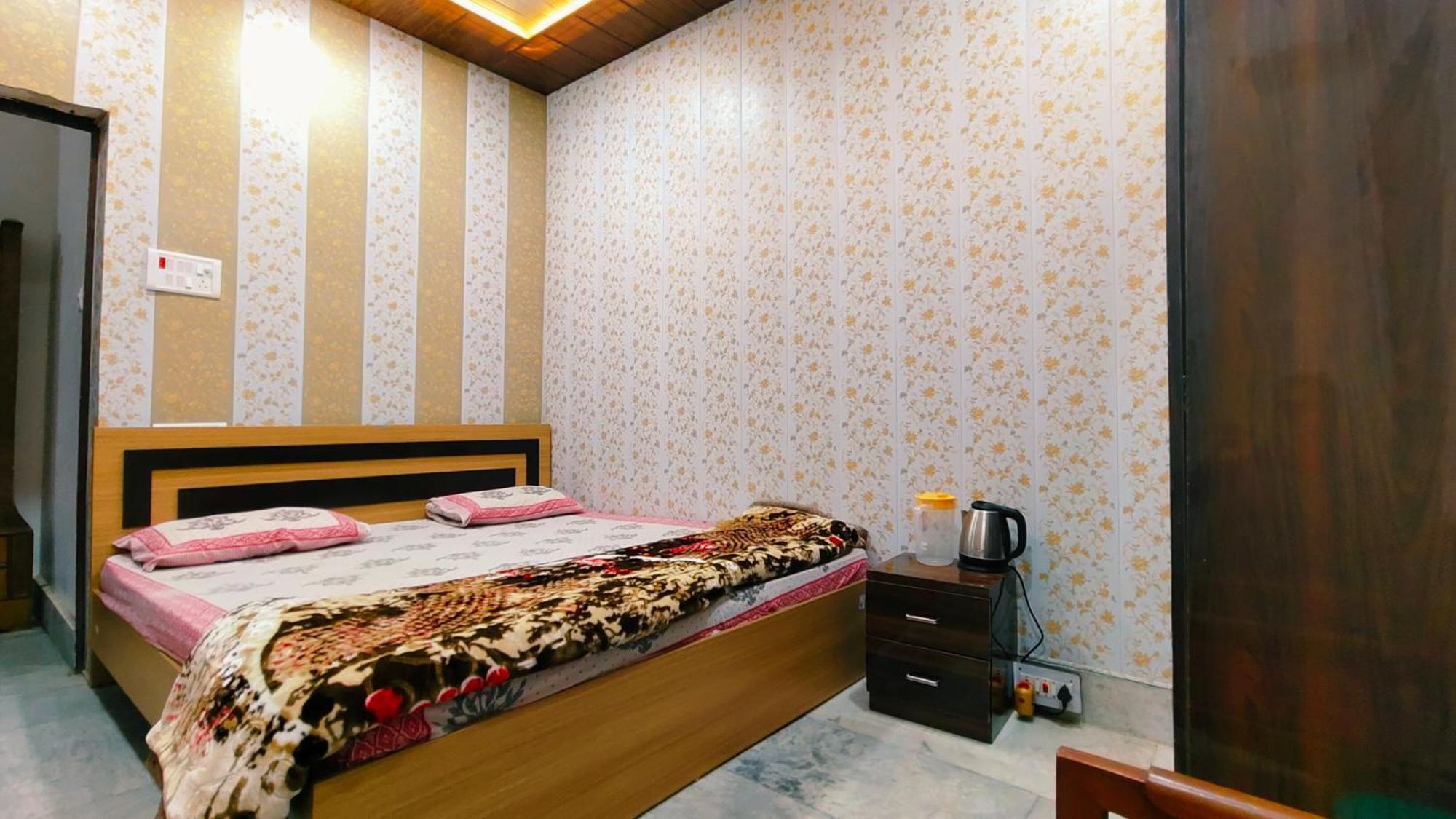 Hotel Raju Homestay Ayodhya 150 Meters From Shree Ram Janmbhoomi Temple 200 Meters From Ayodhya Dham Railway Station Exteriér fotografie